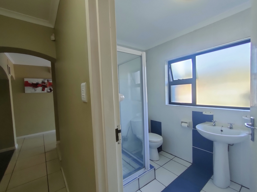 8 Bedroom Property for Sale in Wavecrest Eastern Cape
